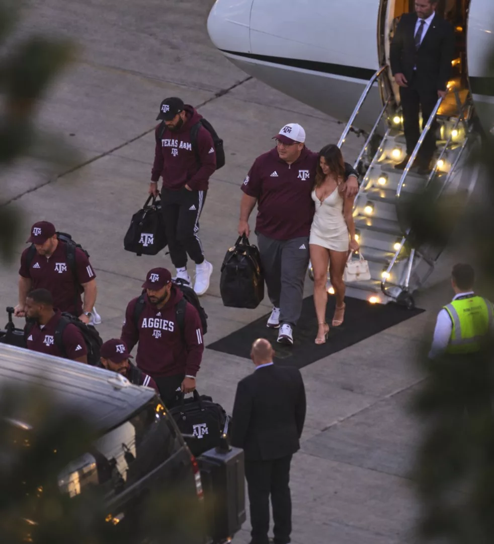 🔥 SHOCKING MOMENT — JUST 10 MINUTES AGO: CCTV footage has been retrieved, capturing the moment Texas A&M Aggies head coach Mike Elko had...